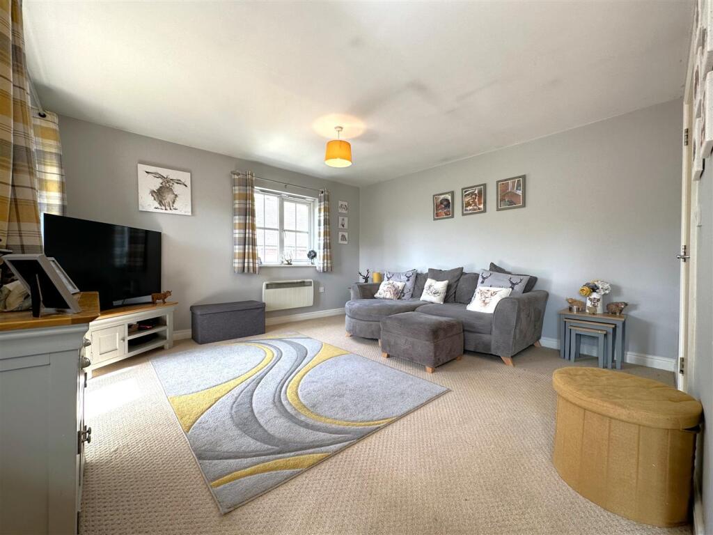 Large Living Space 050