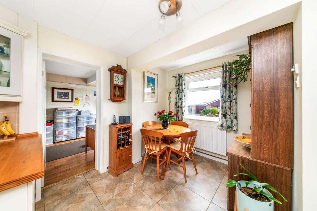 OPEN-PLAN DINING KITCHEN