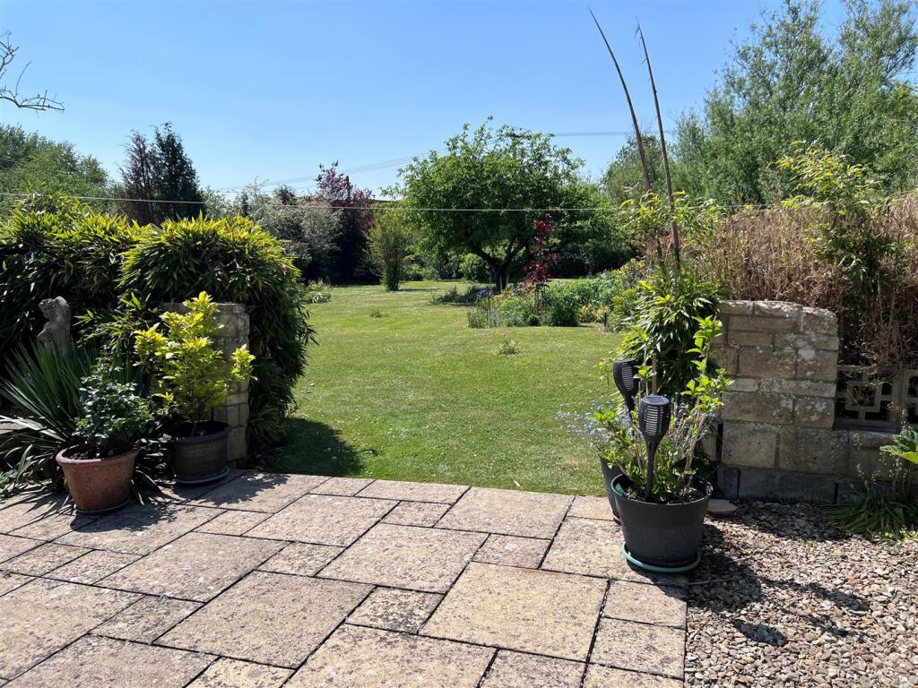 Rear garden 4.jpg