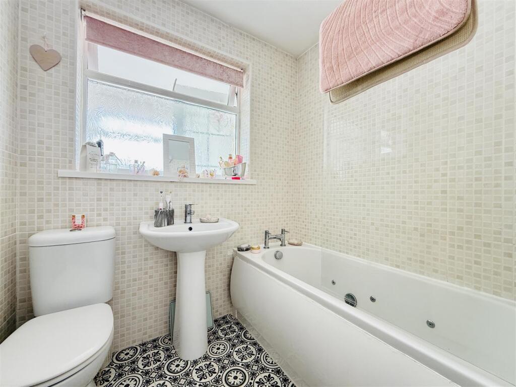 Bathroom.JPG