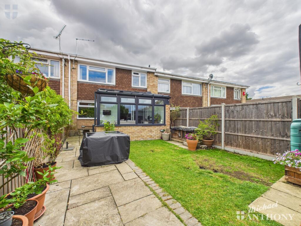 CAM03218G0-PR0705-STILL028