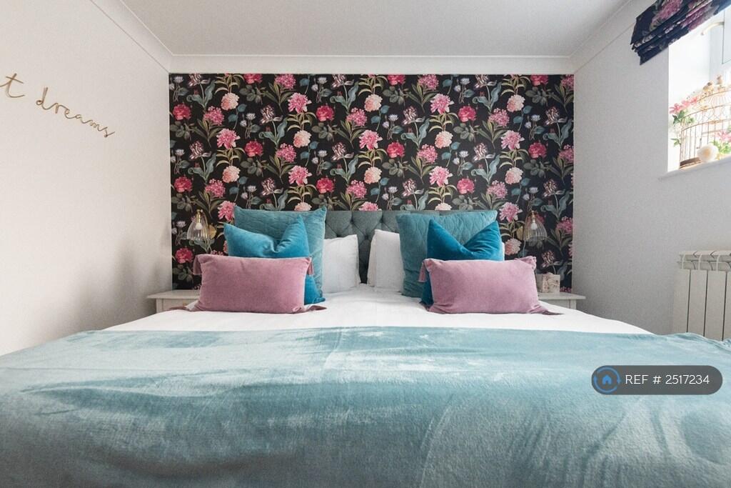 Super King Size Master Bedroom