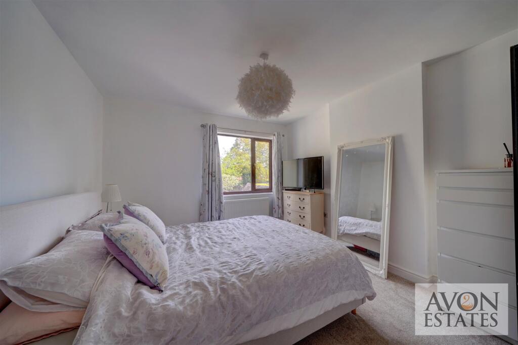 19 Collinsfield white room .jpg