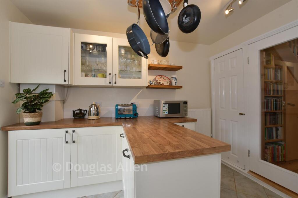 Kitchen/ Breakfast Room