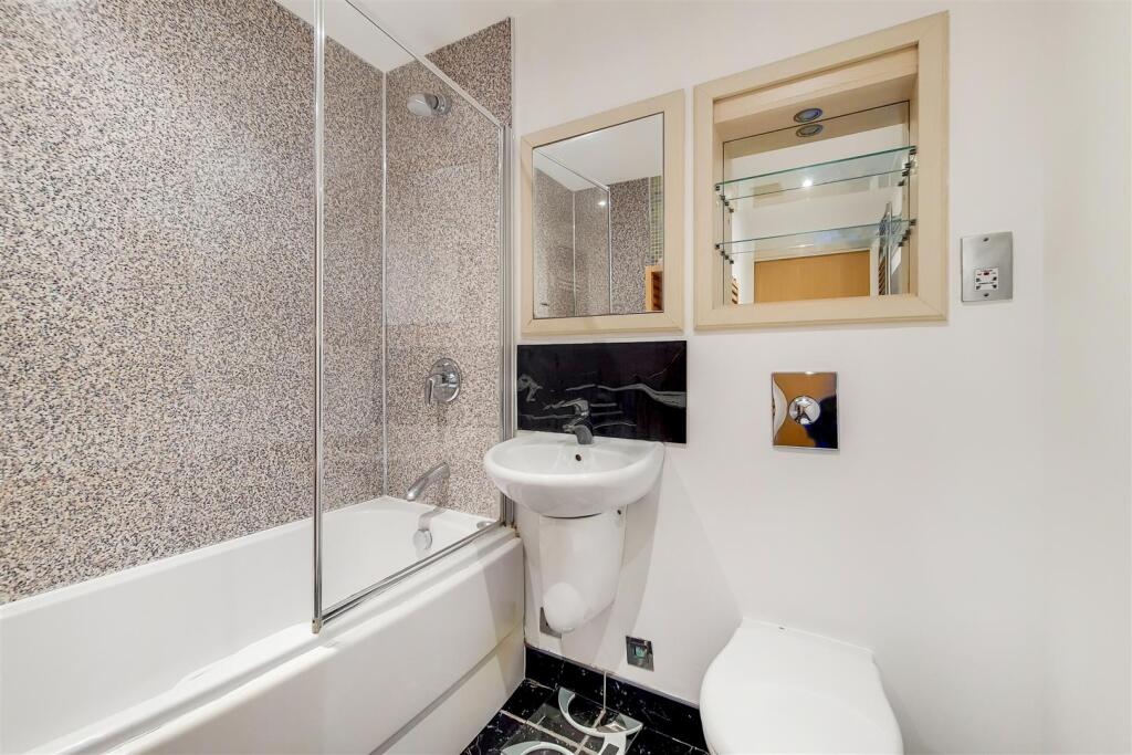 7_Bathroom-0.jpg