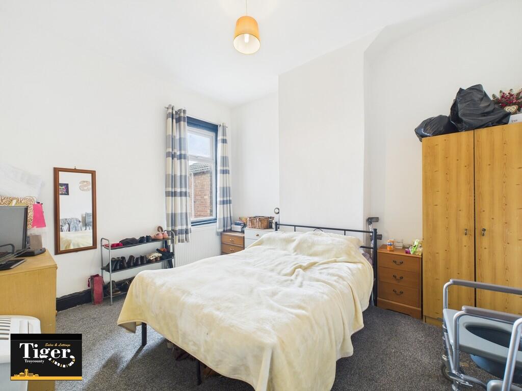 CAM02176G0-PR0533...