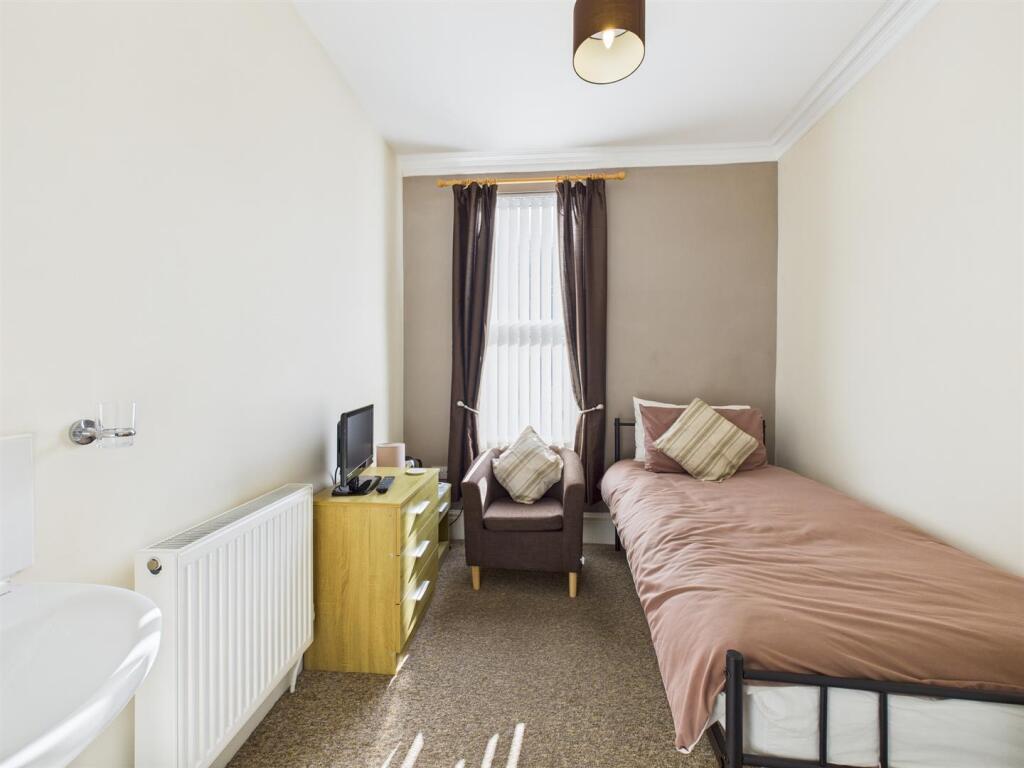 Bedroom: