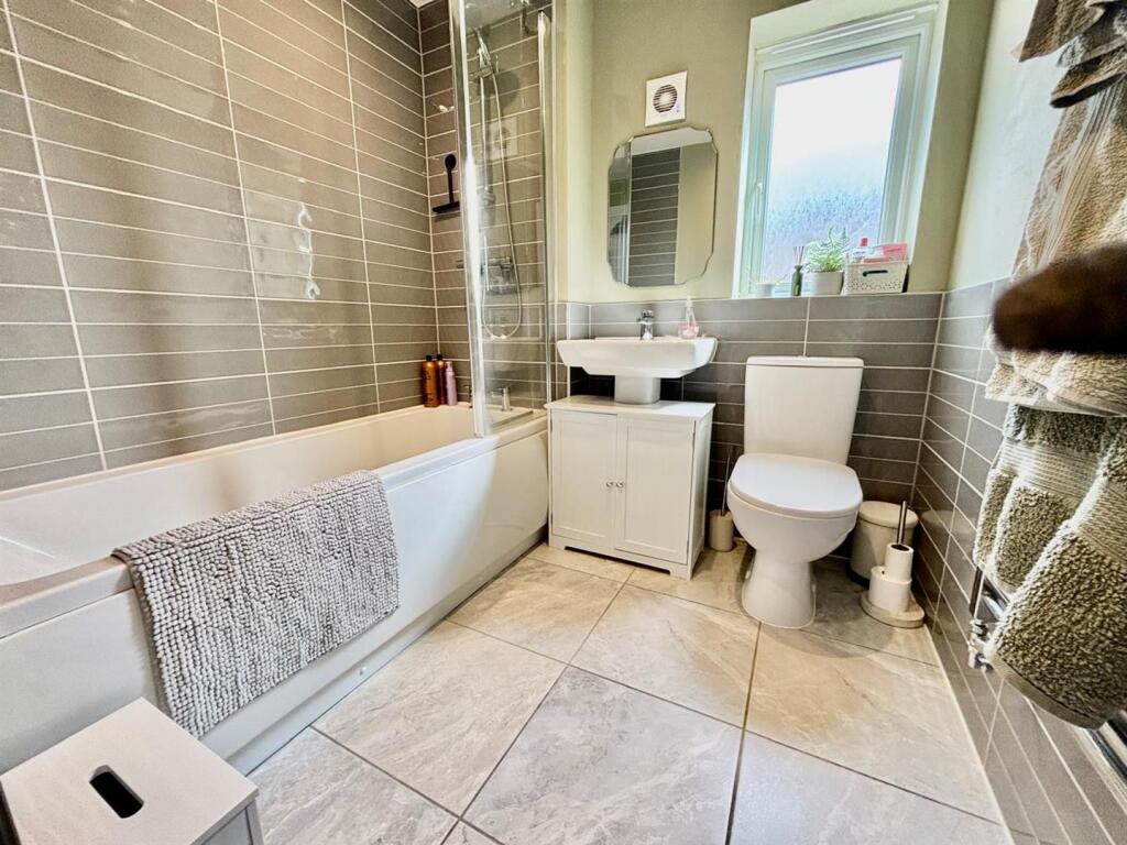 Bathroom / WC: