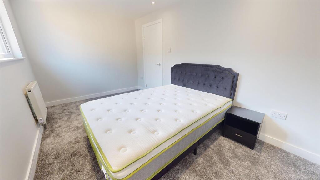 70 Hollins Room 5 1.jpg