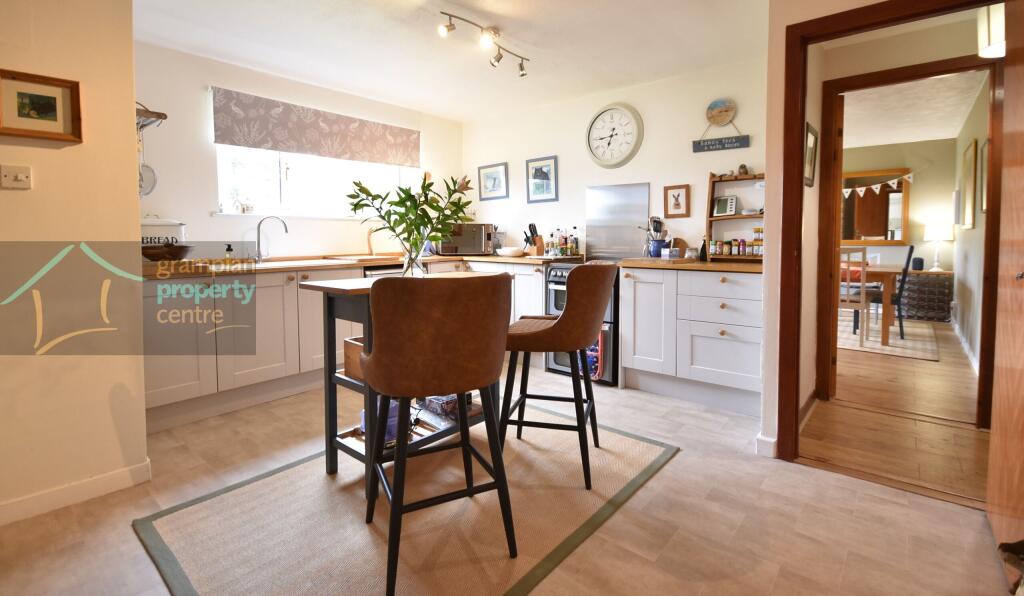 Kitchen 2.JPG