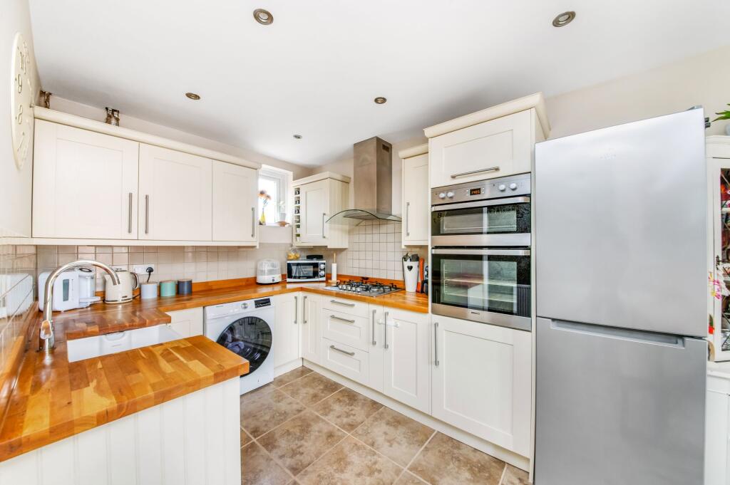OPEN-PLAN DINING KITCHEN