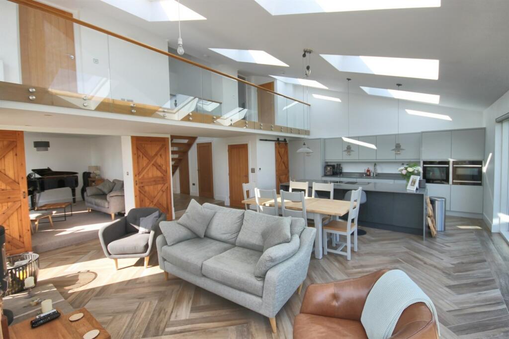 Living Dining Area