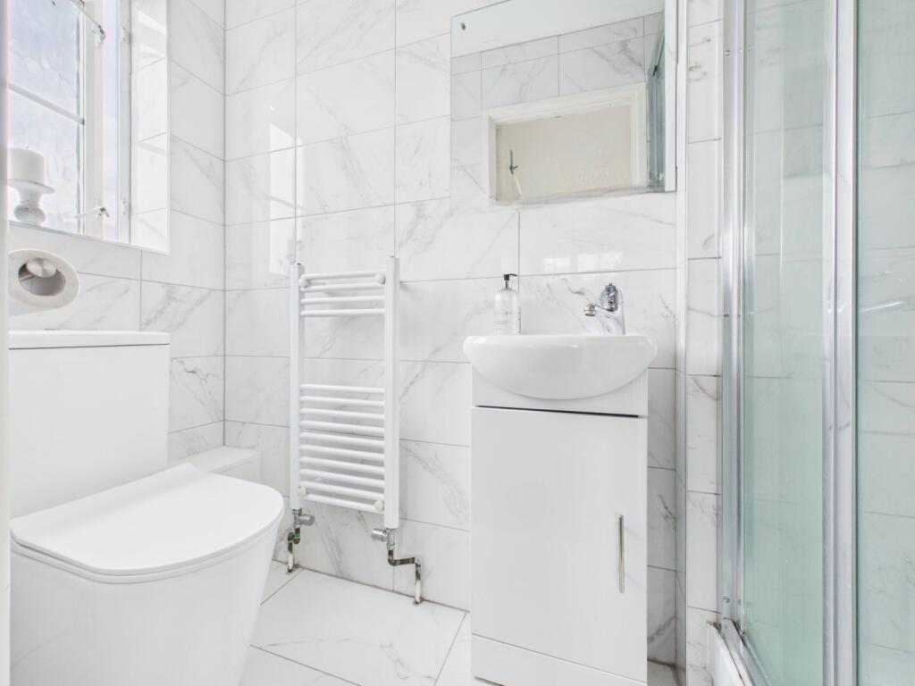 CAM04922G0-PR0069-STILL029