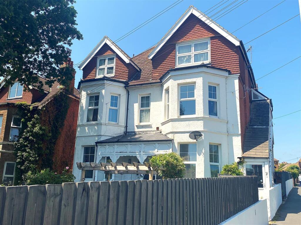 19 Buckhurst Rd - front.jpg