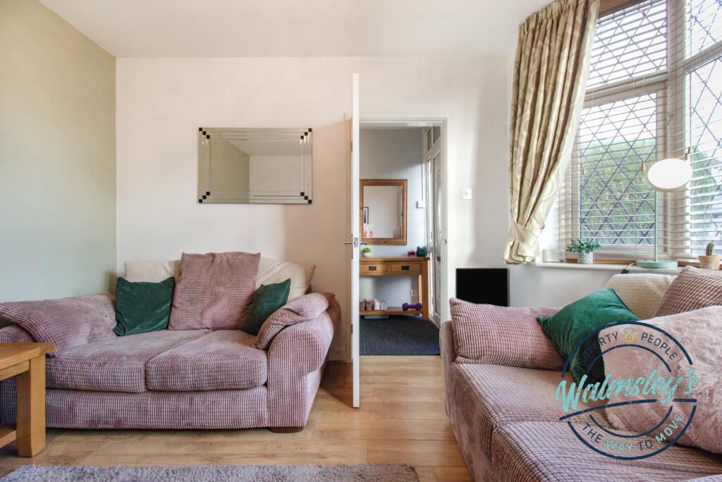 Front sitting room towards hallway