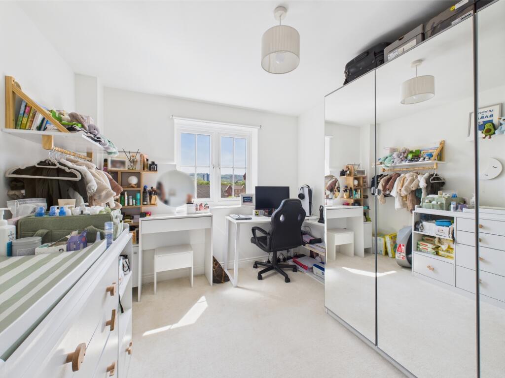 CAM03729G0-PR0040-STILL013