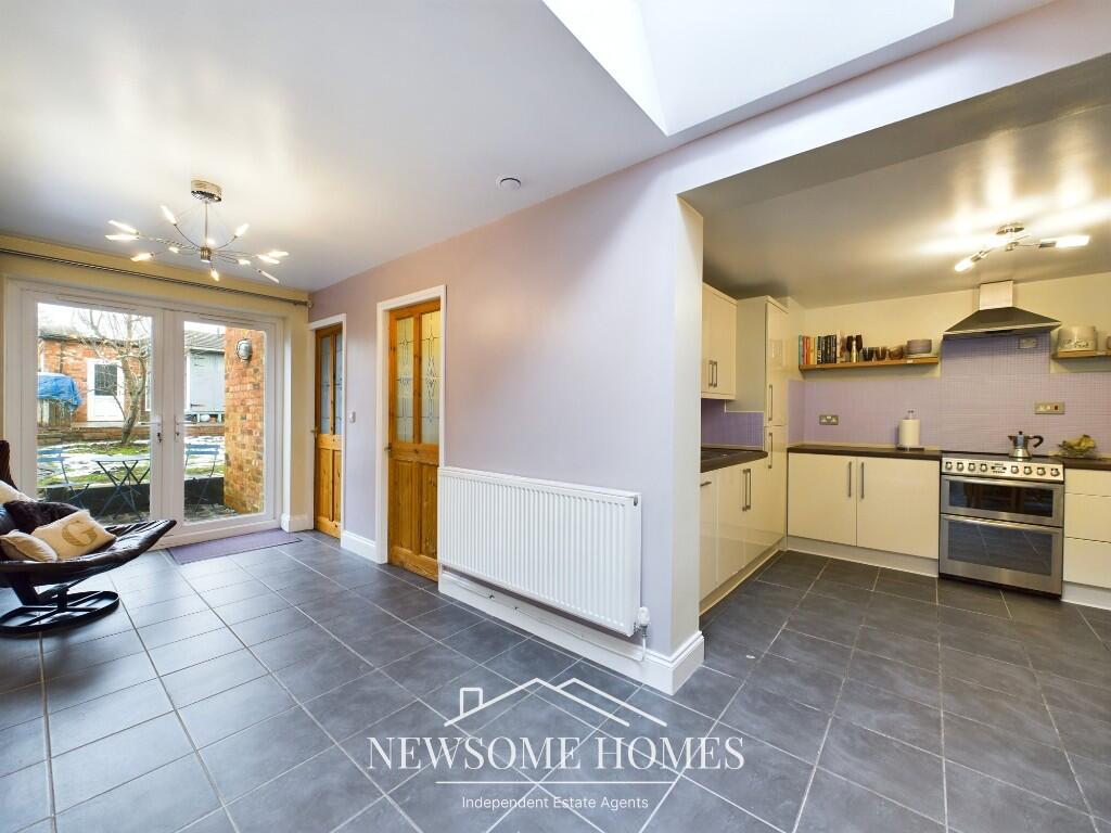 Kitchen/ Dining