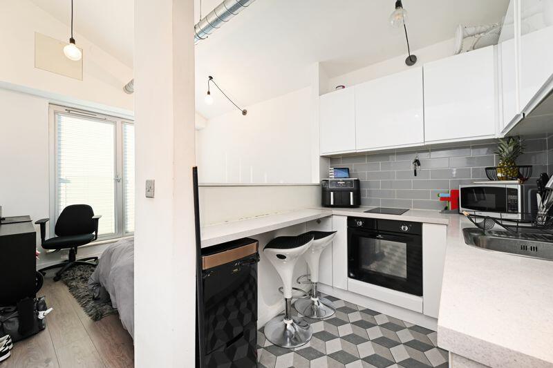 Studio Apartment 