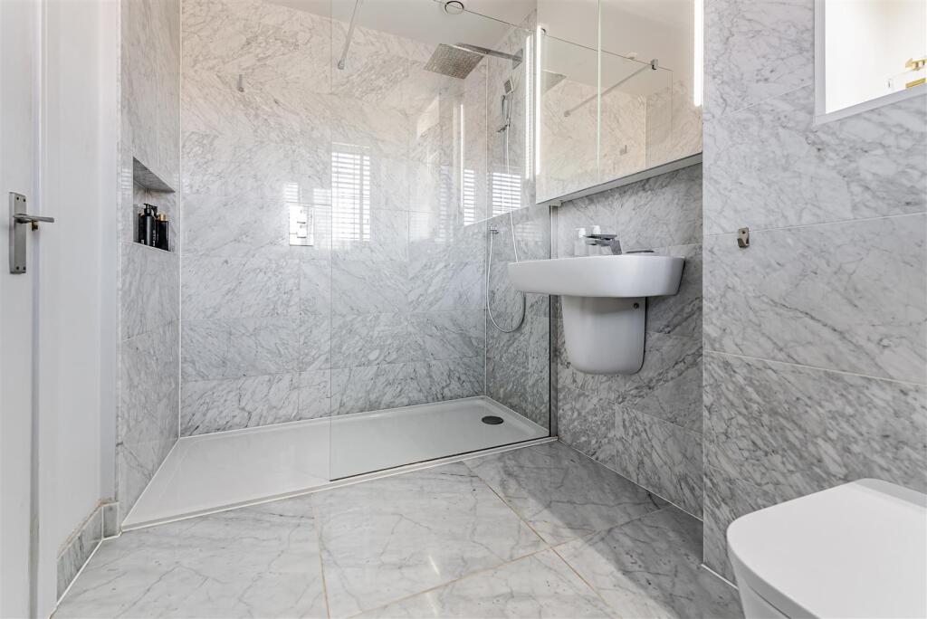 En Suite Shower Room