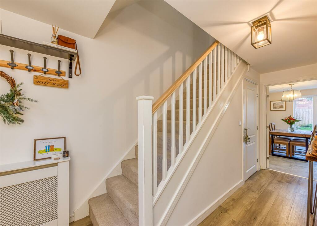21 Wootton Drive-Hallway.jpg