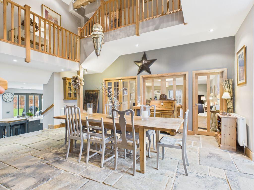 Entrance Hall / Dining Room