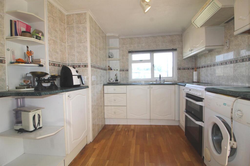 Kitchen 1 edit.jpg