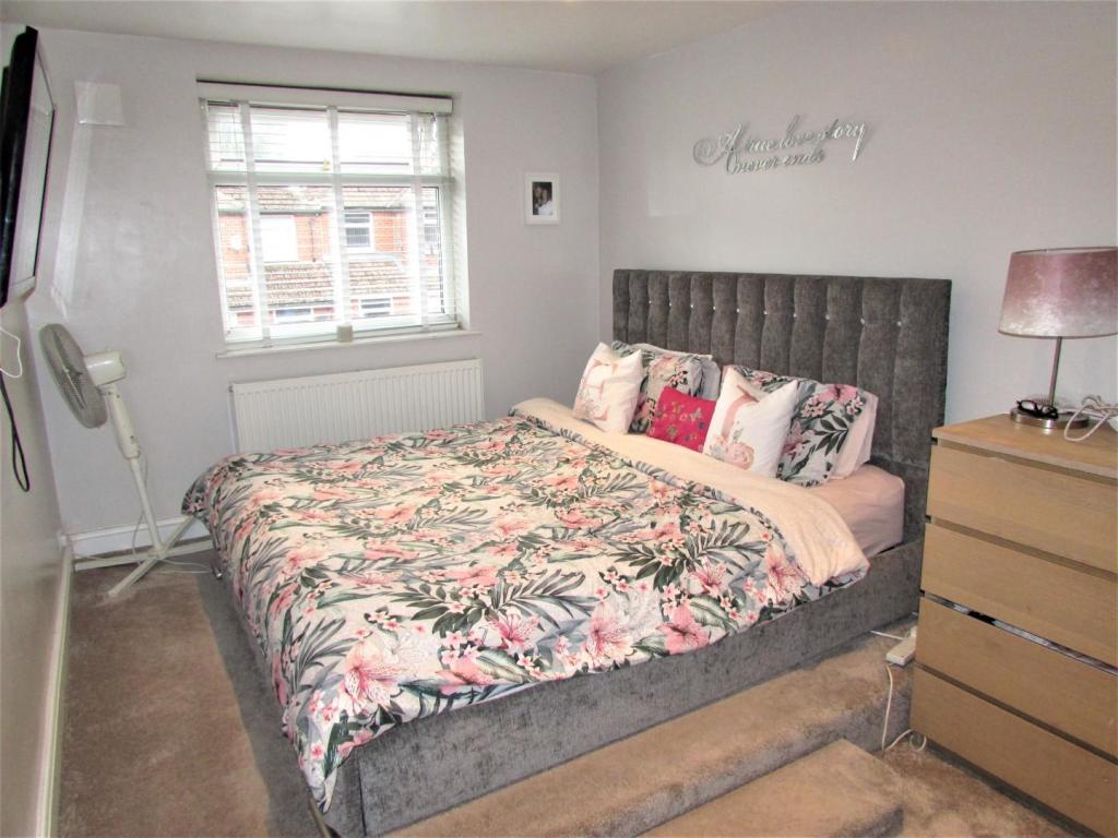 AshtonCres26bedd1.JPG