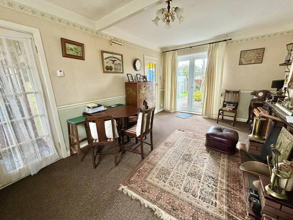 Lounge/Dining Room