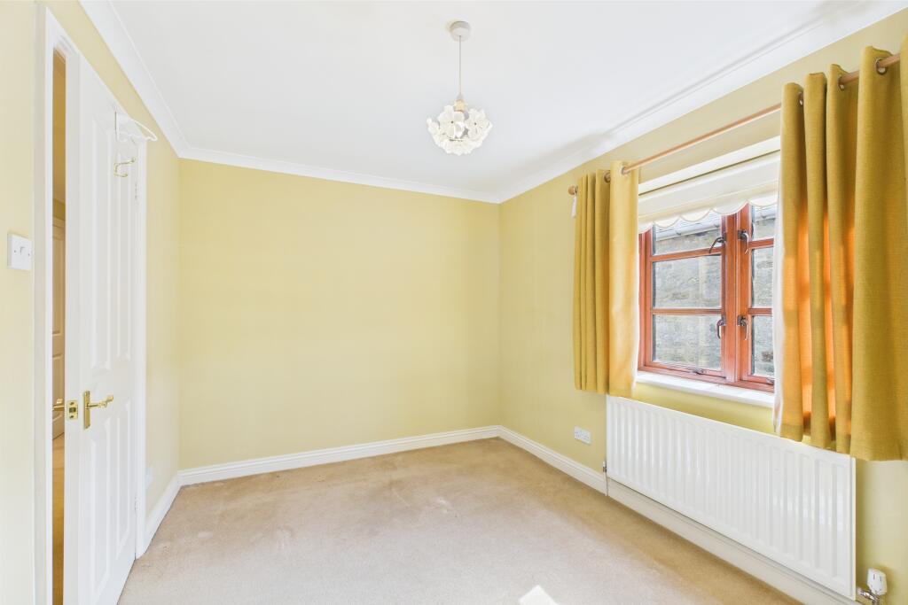 CAM04201G0-PR0080-STILL023