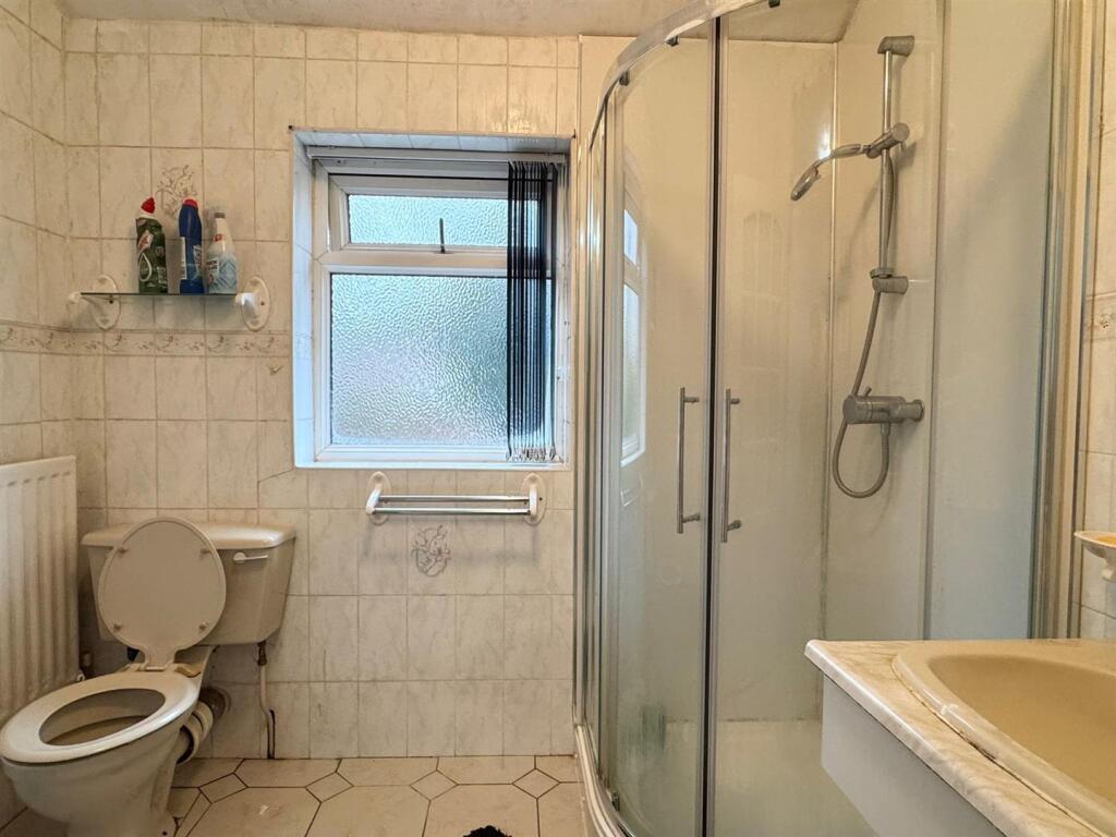 Family shower room.jpg