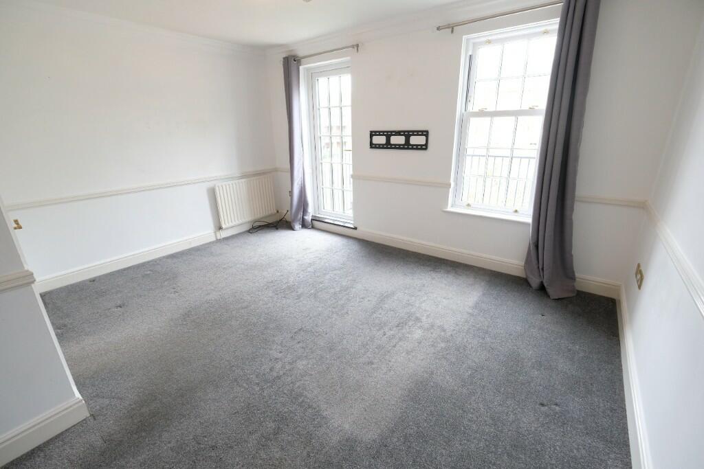 SITTING/DINING ROOM