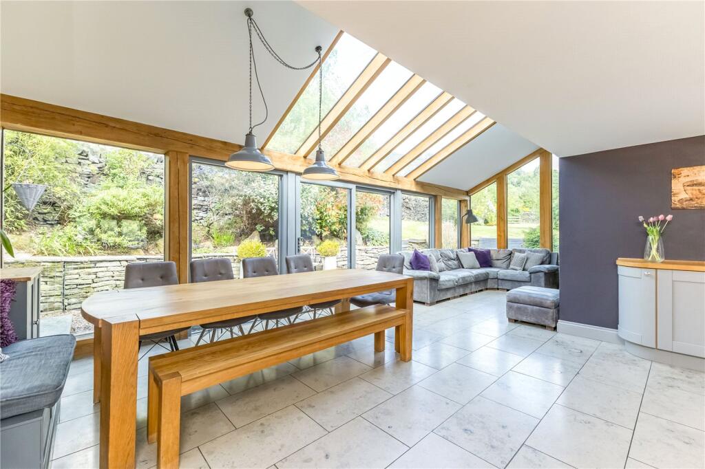 Kitchen/Dining/Loung