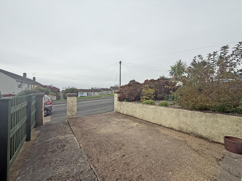 Seacroft Road 14 - Hardstanding.jpg