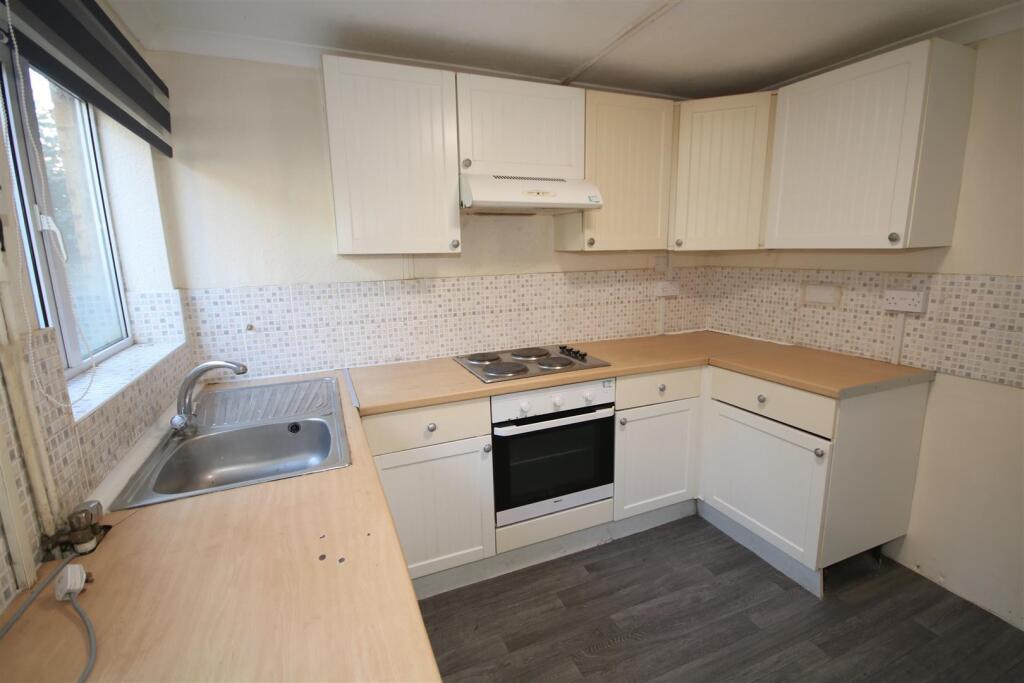 Kitchen b.JPG
