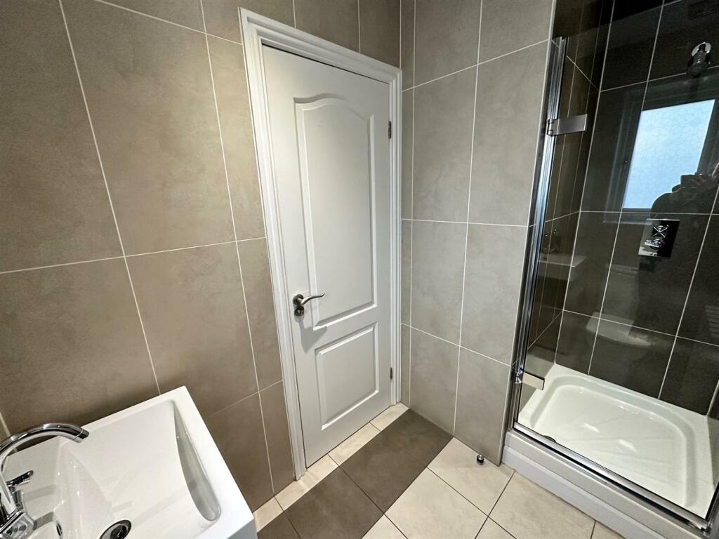 ensuite.jpg