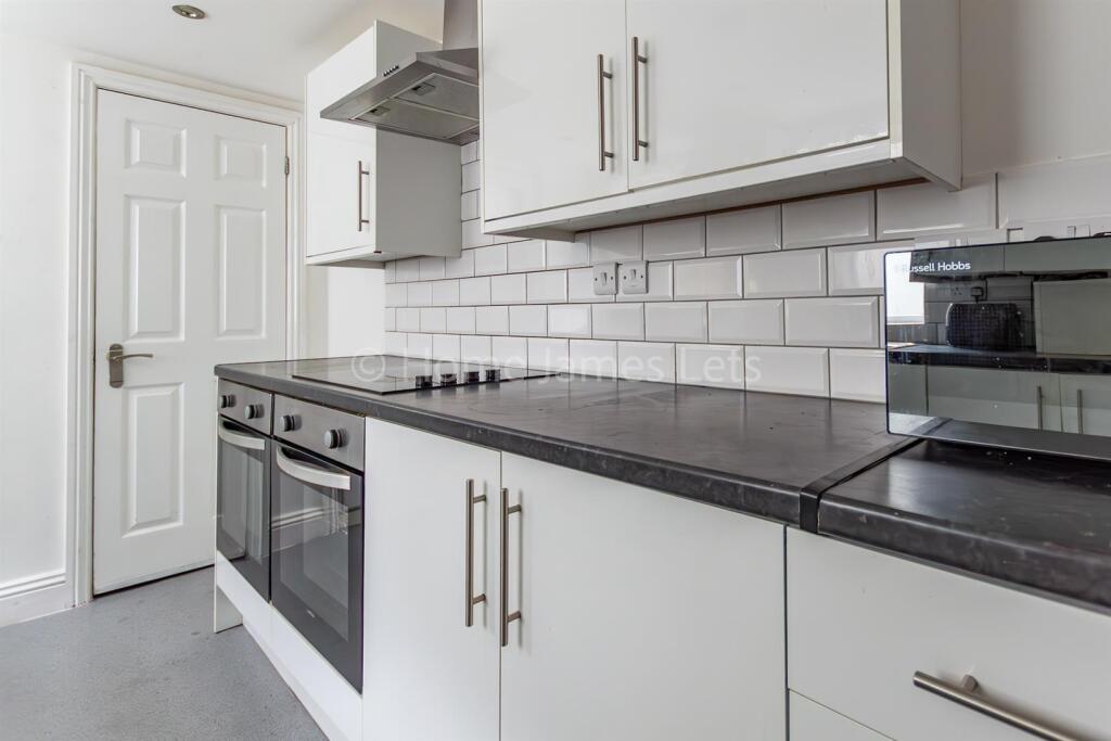 17897842-Kitchen2.jpg