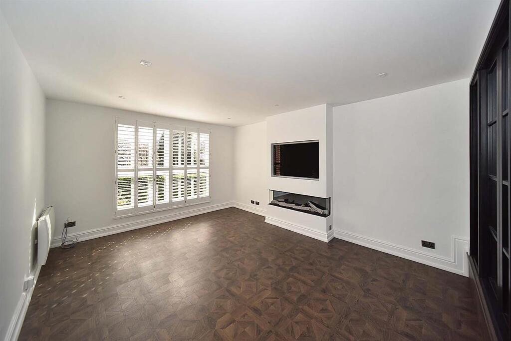 8 Bow Green new lounge.jpg