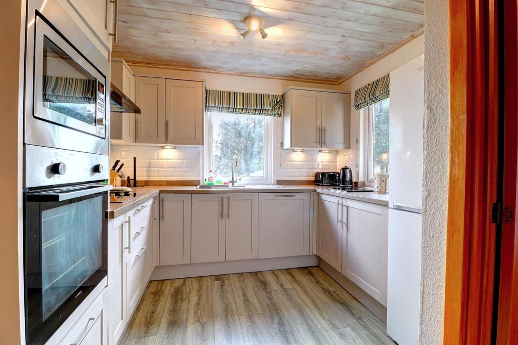 Kitchen .1.jpg
