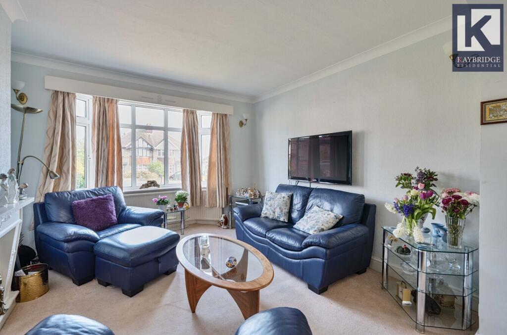 Walsingham Gardens, KT19 0LS