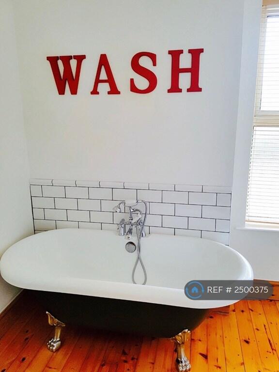 1st Floor Main Bathroom