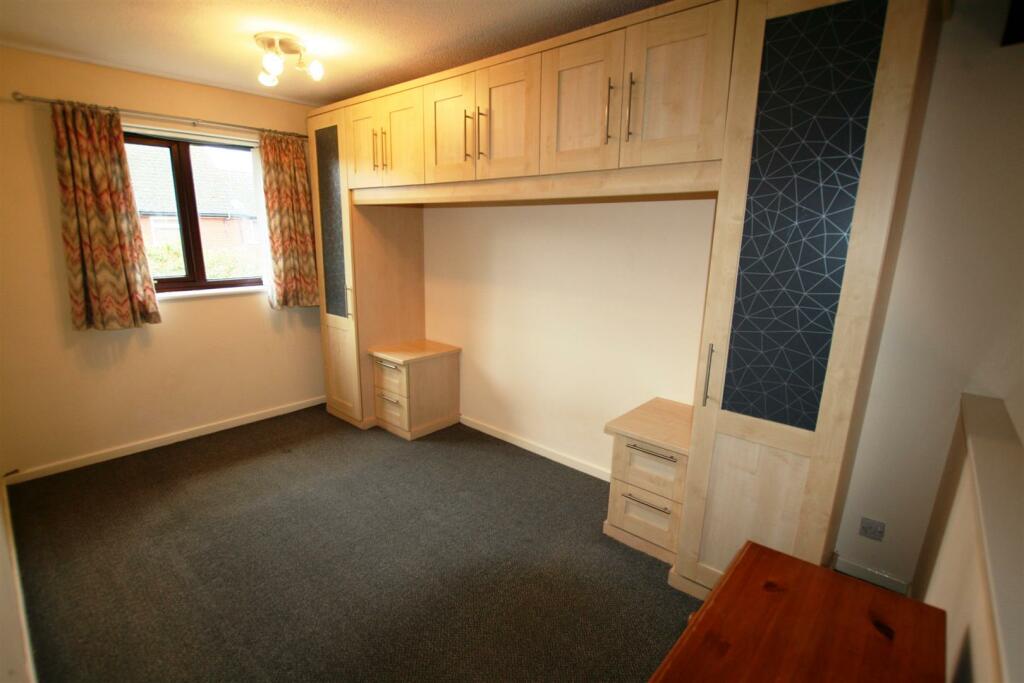 sansomemews,25bedroom.JPG