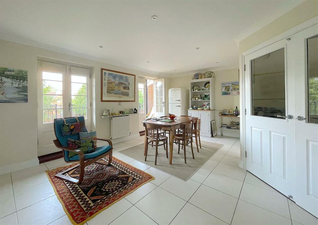 kitchen dining 2.jpg