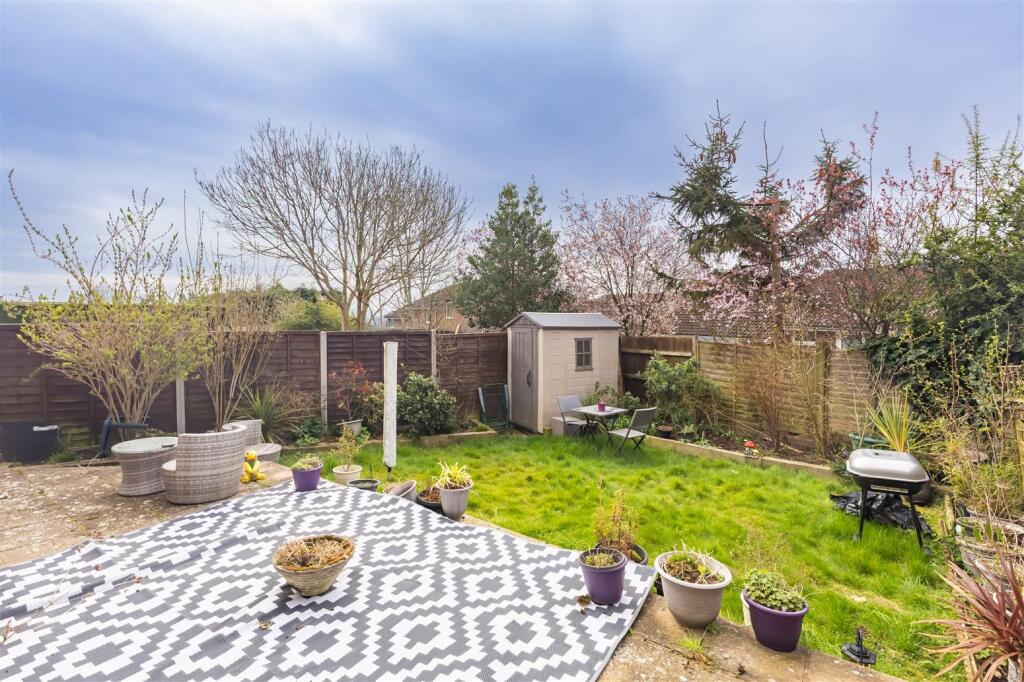 37 Amesbury Cl (13).jpg