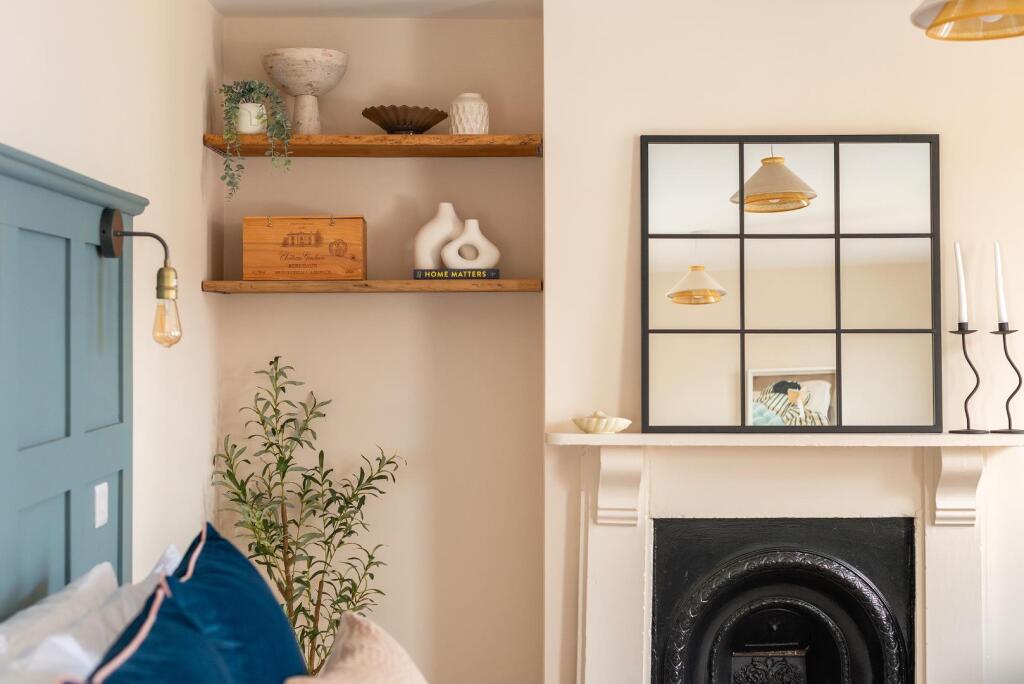 0O4STN - Bedroom A.jpg