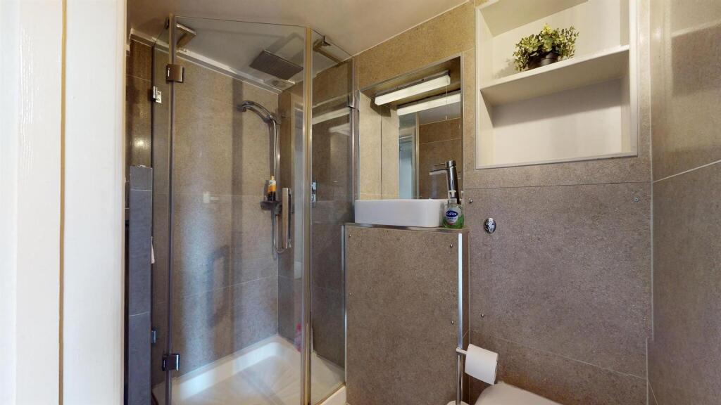 5, 69ECSbathroom.jpg
