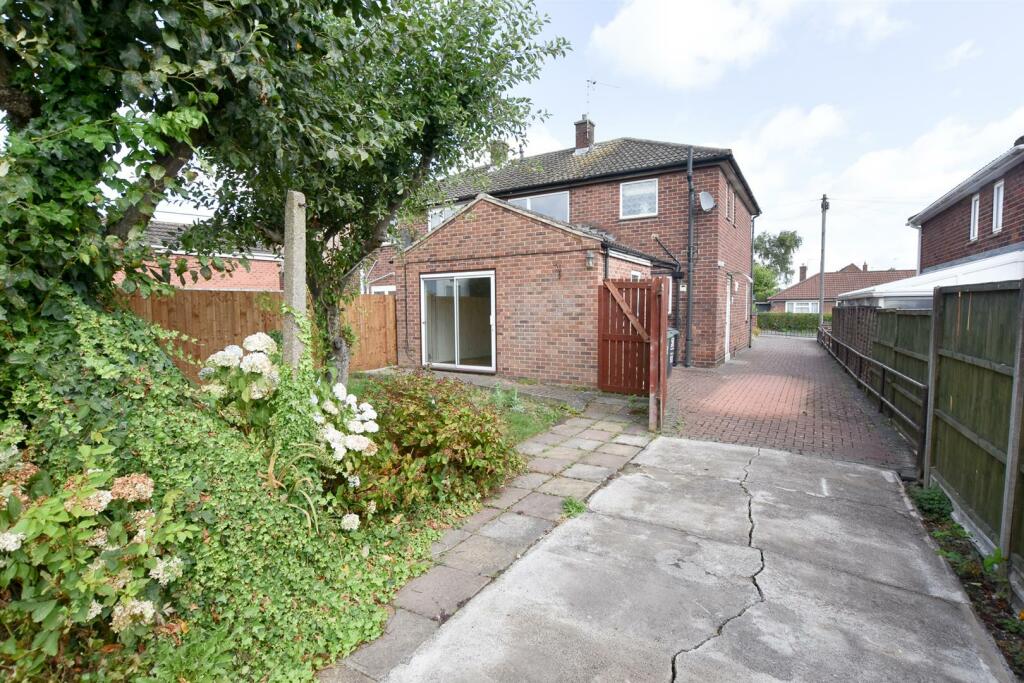 REAR ENCLOSED GARDEN