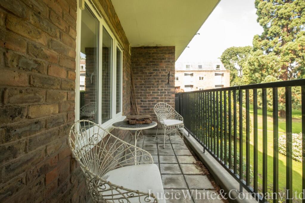 Stoneydeep, Teddington