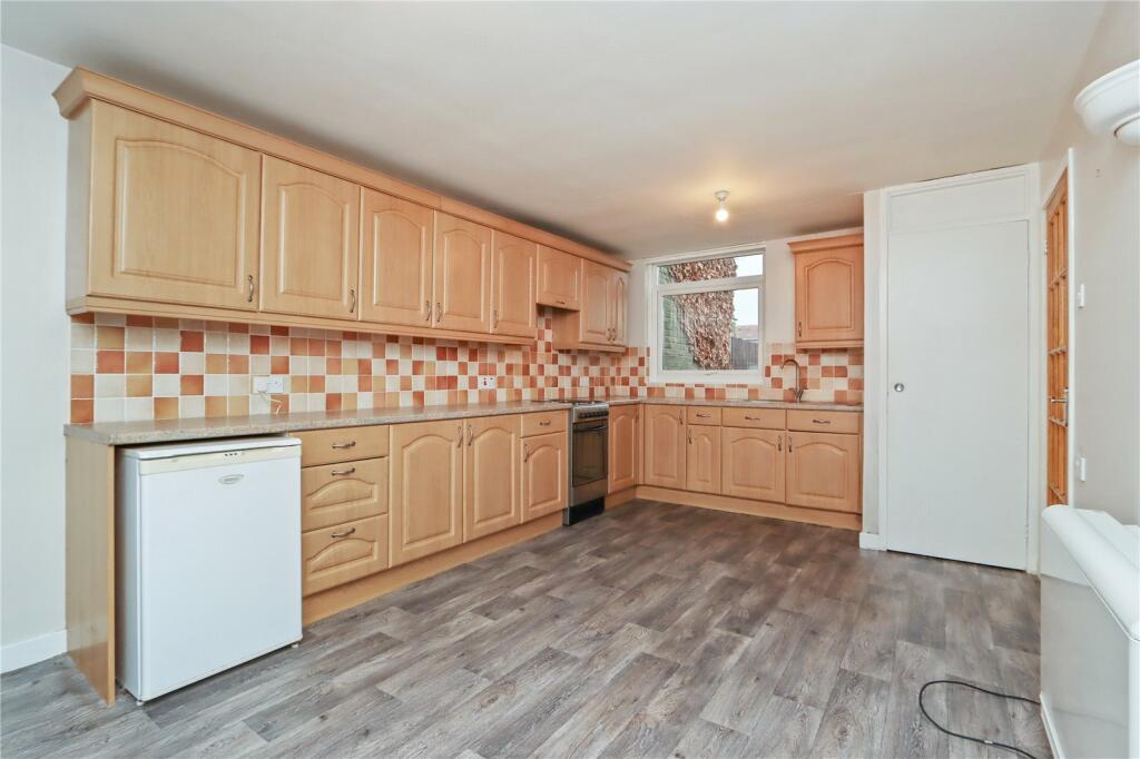 Kitchen Diner Pic 1