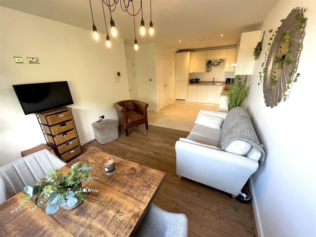 Dining Kitchen Aspect 4.jpg