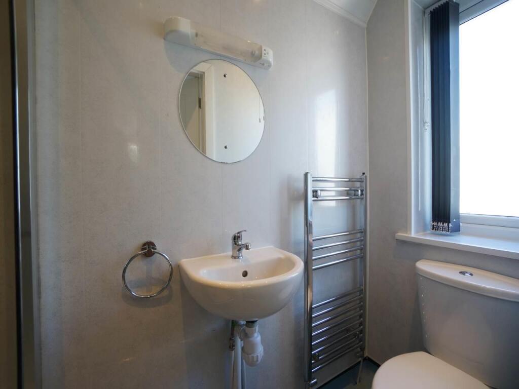 Bathroom-1.JPG